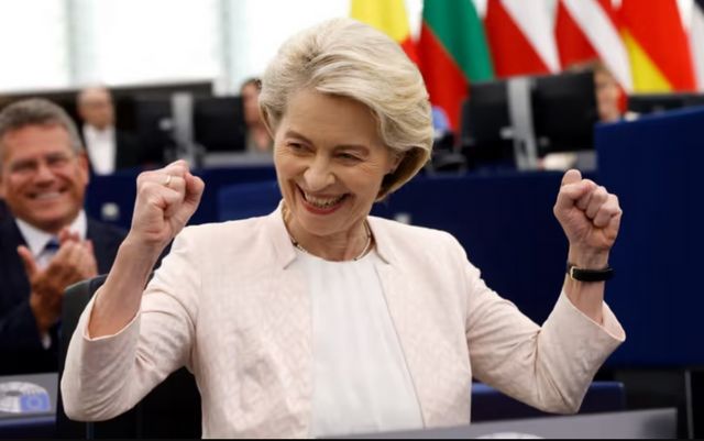 Parlamentul European votează două moțiuni de cenzură