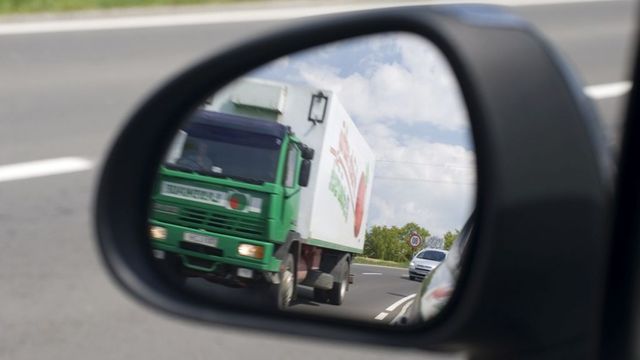 Austria: Zeci de imigranți, descoperiți într-un camion venit din România