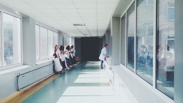 Încă doi absolvenți la Medicină au pierdut definitiv procesul cu Ministerul Sănătății