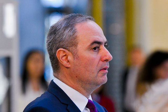 Primăriile și consiliile județene pot cere împrumuturi de la stat până la finalul anului