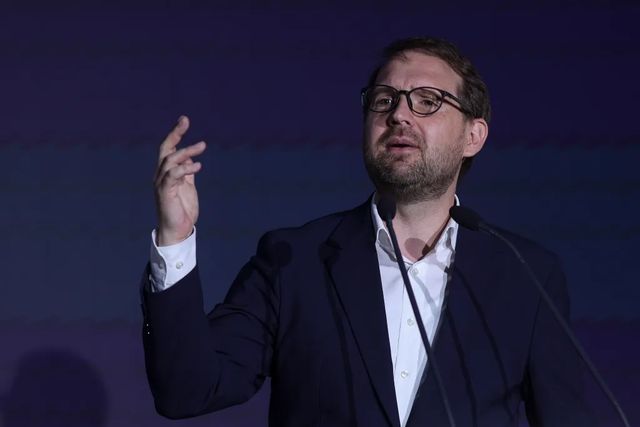 Fritz: AUR nu vrea o Românie modernă, vrea o Românie condusă de hoți cu tricolorul în mână