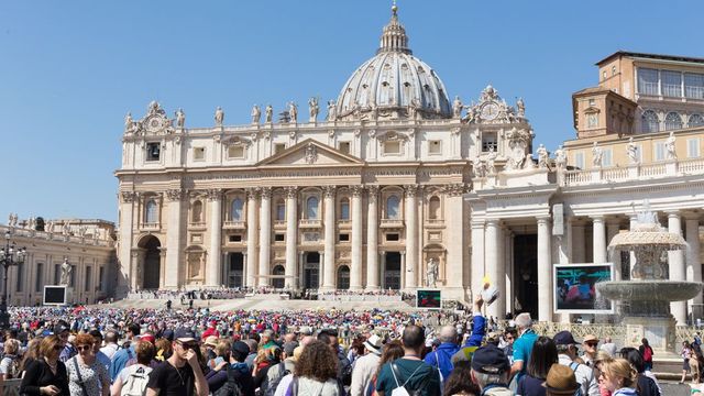 Vaticanul își reafirmă opoziția față de schimbările de sex, teoria genului, maternitatea surogat, avort și eutanasie