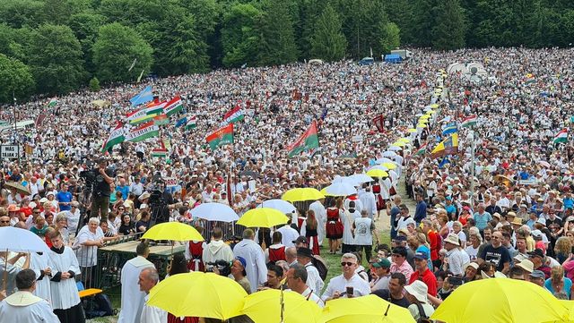 Peste 300 de mii de pelerini, așteptați la procesiunea de Rusalii de la Șumuleu Ciuc