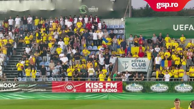 Tribuna 2 a stadionului din Voluntari, colorată în galben înainte de România U19 - Spania U19