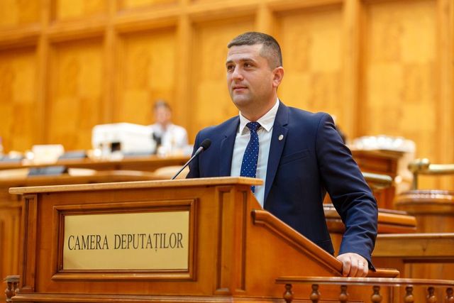 Ministrul Economiei, Radu Miruță, în drum spre Cugir după incendiul de la Uzina Mecanică