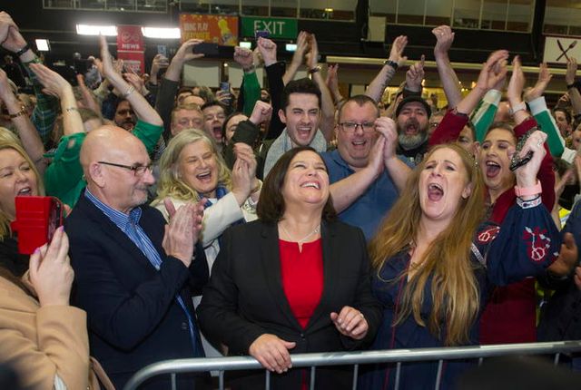 Si è concluso lo spoglio delle elezioni in Irlanda: il Fianna Fáil ha ottenuto 38 seggi, il Sinn Féin 37 e il Fine Gael 35