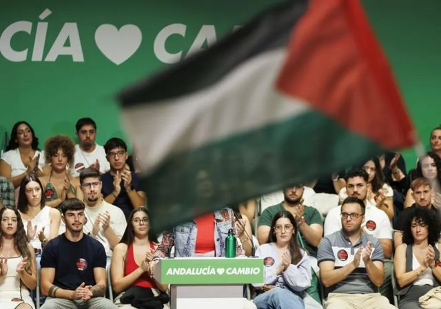 El PSOE exhibe en sus actos los símbolos de la causa palestina