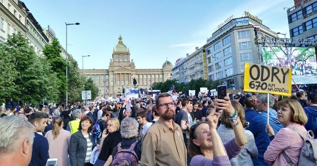 Demonstranti proti Benešové se sešli tentokrát na pražském Václavském náměstí