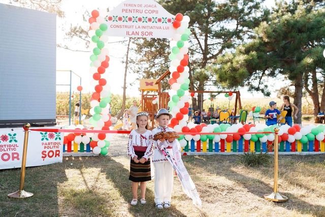 Partidul Șor a deschis două terenuri de joacă noi în satele Dușmani și Maximovca