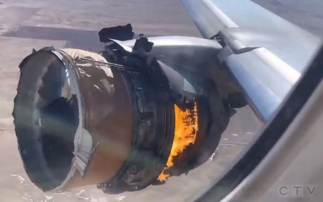 Clipe de groază pentru pasagerii unui avion, după ce motorul acestuia a explodat în timpul zborului