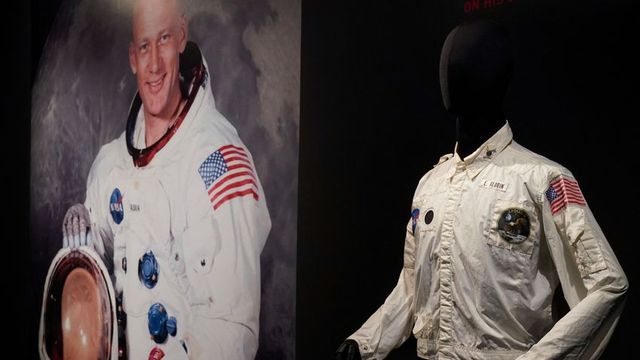 Íme, a 2,8 millió dolláros űrhajós dzseki