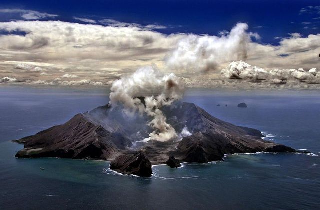 Erutta vulcano White Island, almeno un morto
