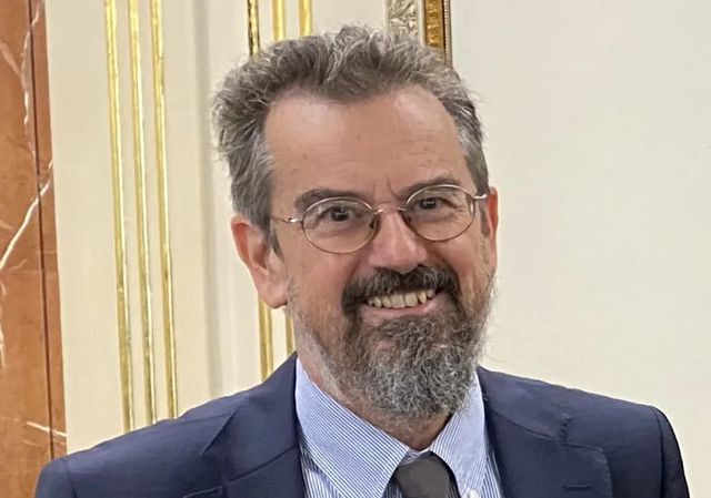 Juan Francisco Fuentes gana el Nacional de Historia con su ensayo sobre los 'locos y felices' años veinte