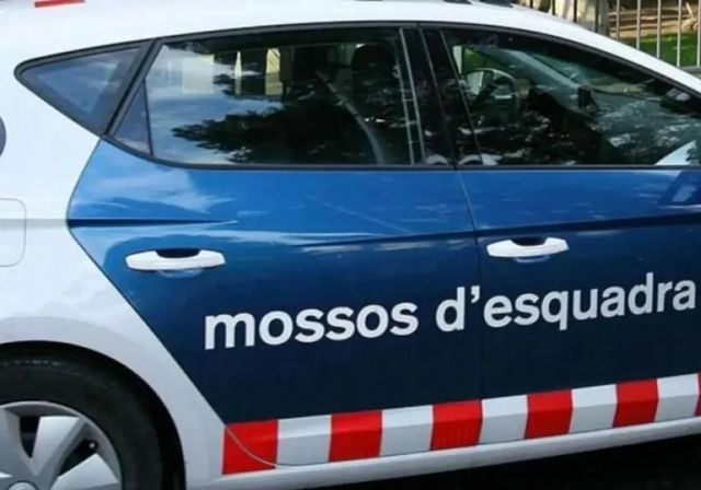 Muere un niño de 4 años al caer de un vehículo en marcha en Barcelona
