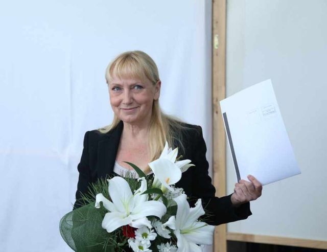Искат сваляне на имунитета на Елена Йончева от Европарламента