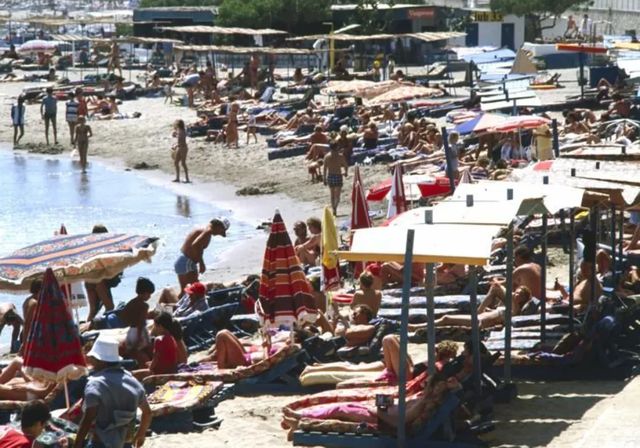 Operación Salida en los 80: los icónicos utilitarios que poblaban las carreteras españolas