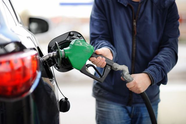 Prețurile la carburanți: Șoferii au depus o petiție in adresa Guvernului, ANRE-ului și Consiliului Concurenței