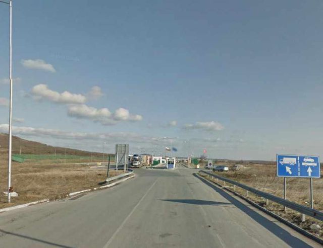 Спират движението на ГКПП Лесово