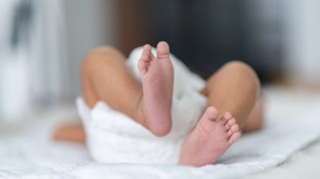 Un bebeluș de 9 luni a decedat, la Hâncești, după ce a căzut din mașina condusă de tatăl său, aflat în stare de ebrietate