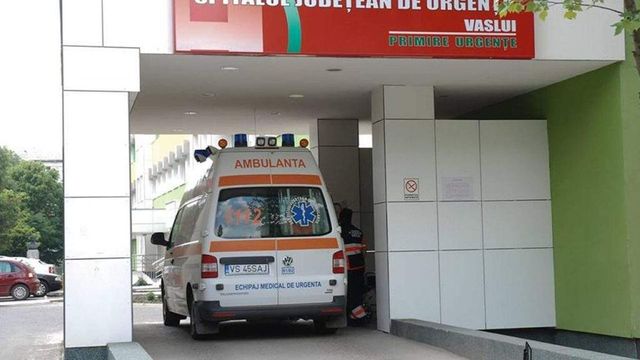 Victima unui accident rutier grav, refuzată la spitalul din Iași, trimisă cu ambulanța la Vaslui și apoi rechemată la Iași