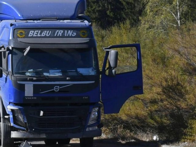 Сблъсък между тир и микробус затруднява движението на изхода на Велико Търново