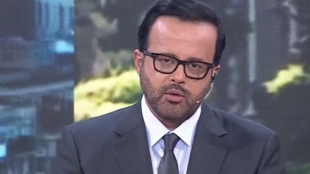 Compania acuzată că ar fi în spatele scandalului fotografiilor îl dă în judecată pe Victor Ponta