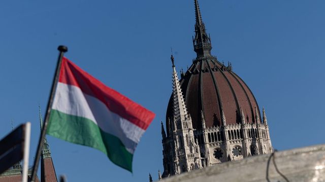 Tüntetnek a Kossuth téren az átláthatósági törvény ellen