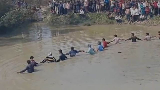 Major Accident in Kasganj: 20 Devotees Killed As Tractor-Trolley Falls In Pond