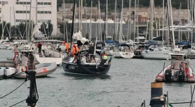 Cade da una barca a vela e muore risucchiato dall’ elica del motore