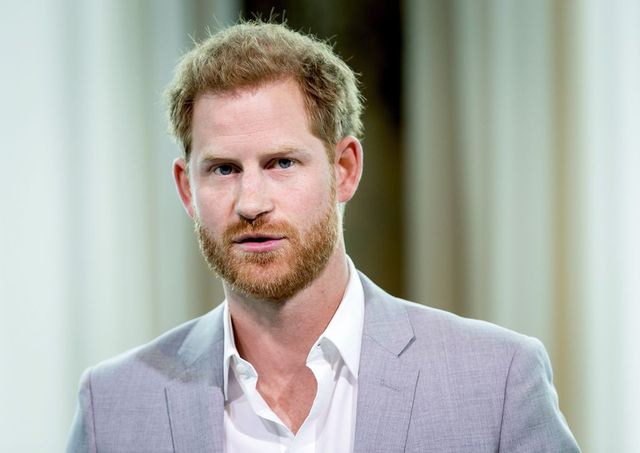 Meghan Markle ha proibito al principe Harry di tornare dal padre malato