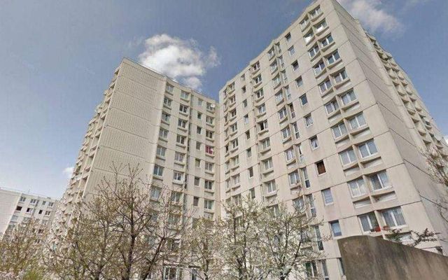 Un copil de doi ani a supraviețuit după ce a căzut de la etajul nouă al unui bloc din Paris