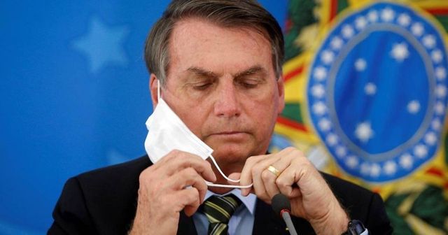 Újabb pénzbüntetéssel folytatódott a brazil elnök Covid-kálváriája