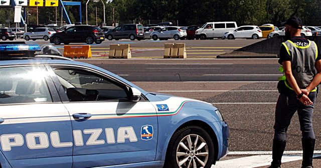 Tir invade un cantiere in autostrada, morti due operai a Borgo Panigale