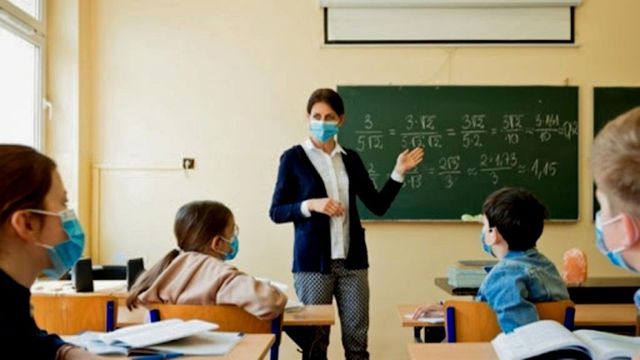 Vin salariile către profesorii din Chișinău! Ministerul Finanțelor a transferat banii