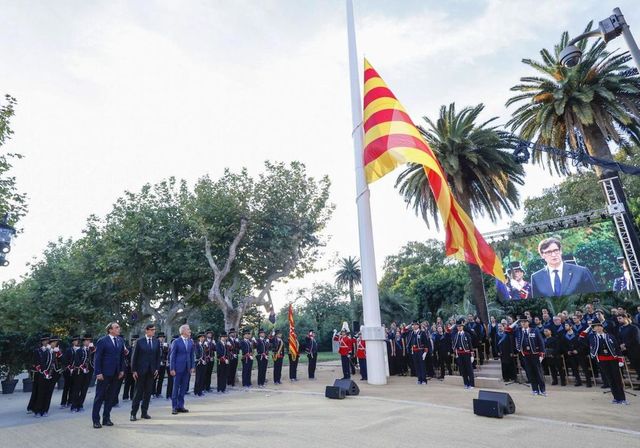 El Parlament no levantará una bandera española gigante junto a la 'senyera' de 54 metros