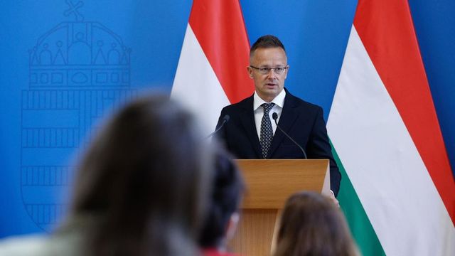 Iránból menekítették éjjel a magyarokat, bezár a teheráni nagykövetség
