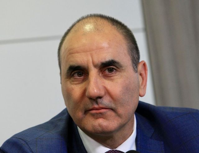 Цветанов обикаля страната, но засега нямало да прави партия