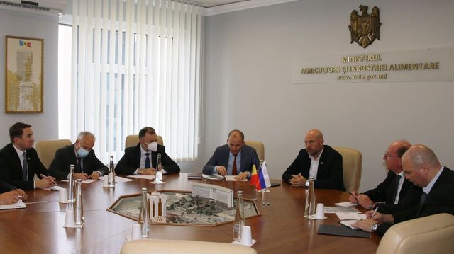 Decizia Rosselhoznadzorului privind importul de produse agricole moldovenești în Rusia, discutată cu ambasadorul Oleg Vasnețov