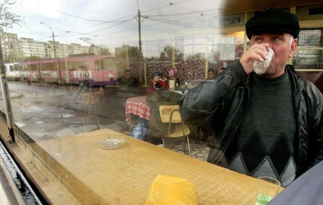 Țara în care femeile consumă mai mult alcool decât bărbații | Una din patru femei se îmbată în fiecare lună