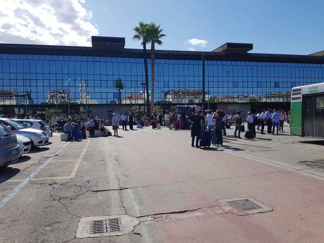 Pescara, stazione evacuata per un allarme bomba: treni bloccati per ore sulla dorsale adriatica
