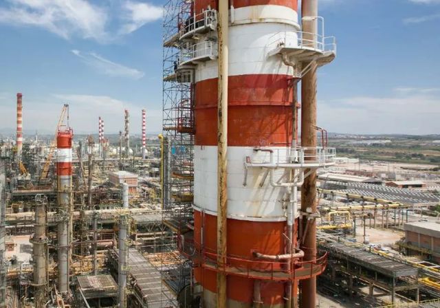 Repsol produce por primera vez en Tarragona gasolina de origen 100% renovable a escala industrial
