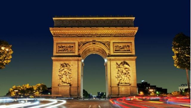 Alertă la Paris! Zona Arcului de Triumf și a bulevardului Champs-Elysées – evacuată