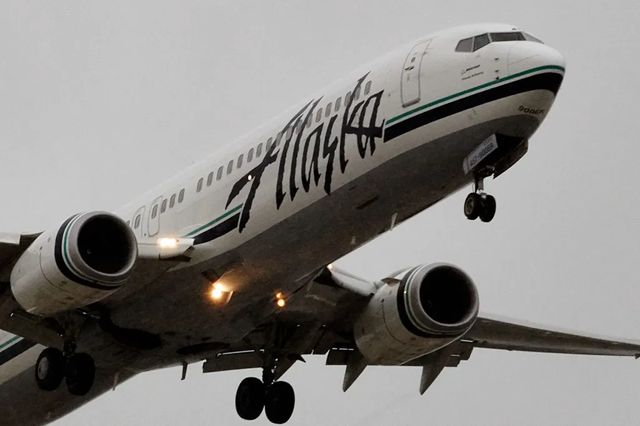 Un pilot aflat în timpul liber, acuzat că a încercat să prăbușească un avion cu 80 de pasageri la bord