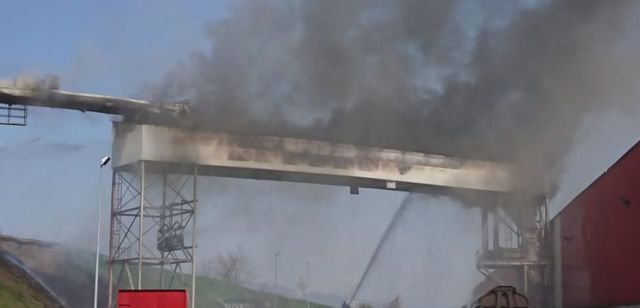 Alba: Incendiu la o bandă transportoare dintre HS Timber și Kronospan Sebeș