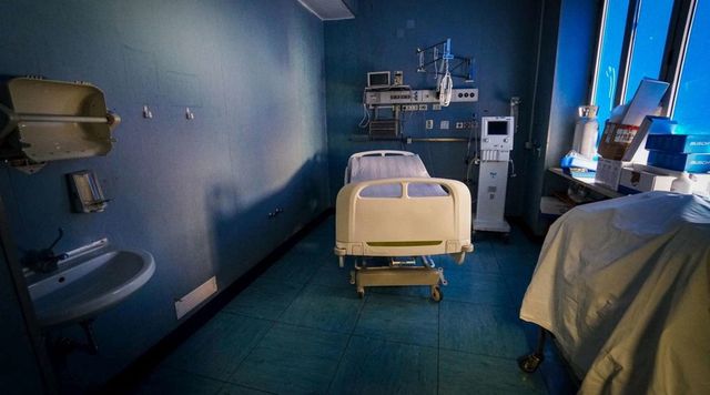 Napoli, mamma di 40 anni uccisa dal coronavirus mentre lottava contro un tumore
