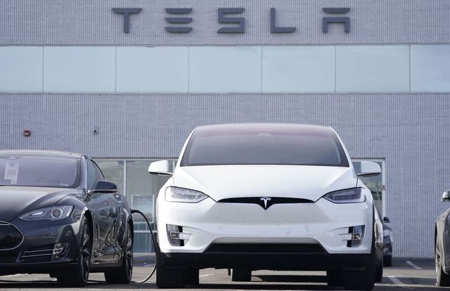 Usa, agenzia per la sicurezza stradale richiama 158mila veicoli Tesla