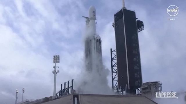 Nasa, al via la missione Psyche: le immagini del lancio