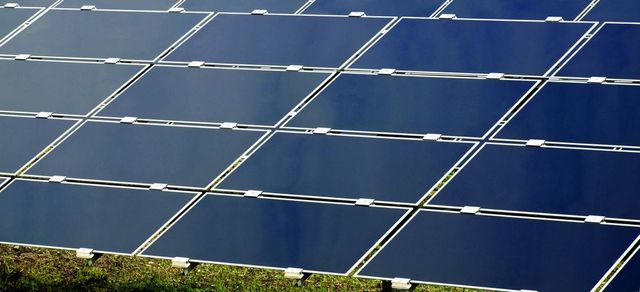 Hidroelectrica va instala pentru prima dată panouri fotovoltaice pe 20 de hidrocentrale de pe râul Olt