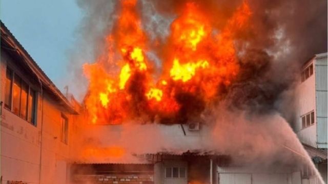 Локализиран е пожарът в автоморга в Сливен