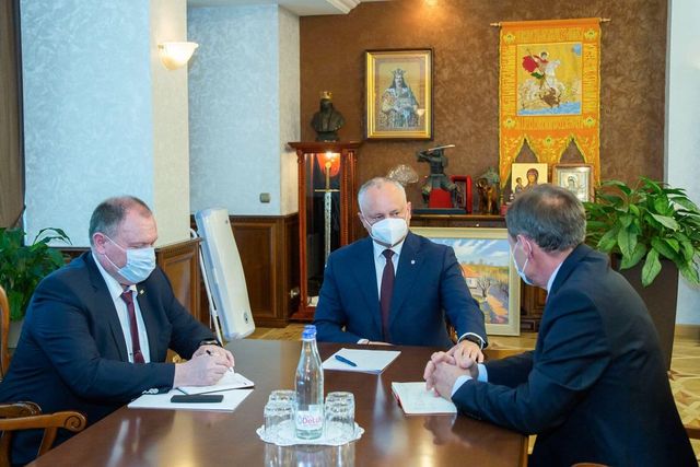 Додон подписал указы о назначении послов Молдовы в Китай и Эстонию